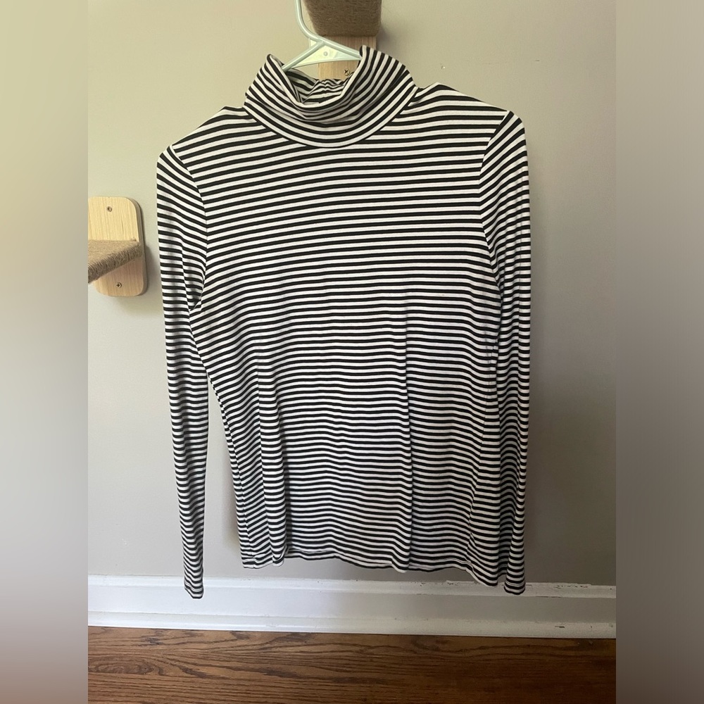 Talbots sz S Black & White Striped Turtleneck
